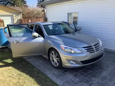 2012 Hyundai Genesis V64DR 40.000KM Always Parked in Garage Fully Loaded !Engine GDi3.8V6 Rear Wheel...