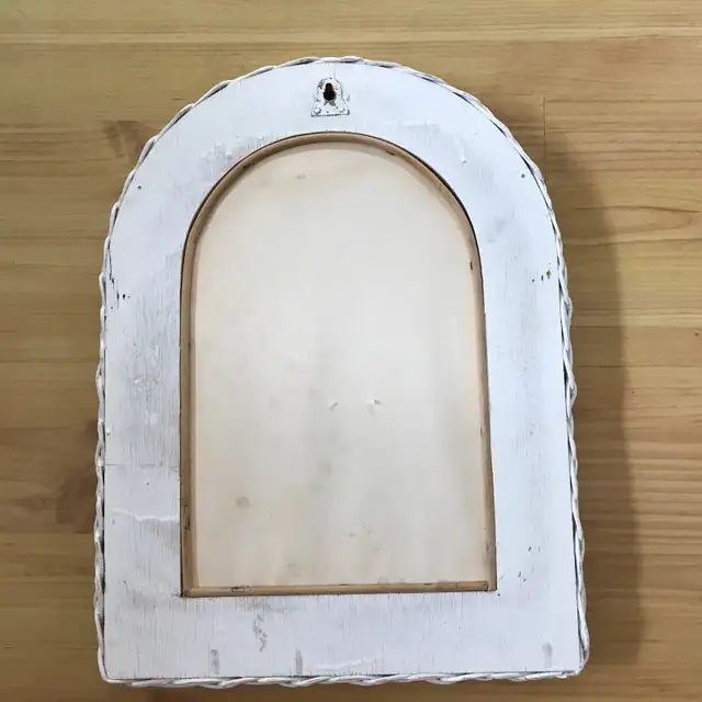 Vintage White Wicker Arched Wall Mirror in Home Décor & Accents in Ottawa - Image 3