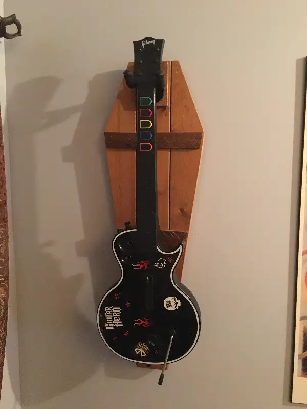 Guitar Wall Mounts (Coffins) in Guitars in City of Montréal - Image 9