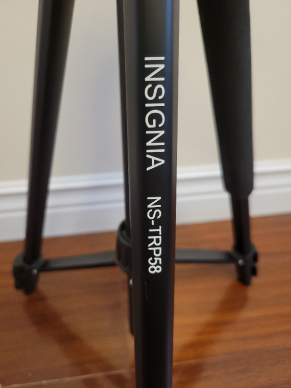 Insignia Camera Tripod – Photography and Video in Cameras & Camcorders in Dartmouth - Image 2