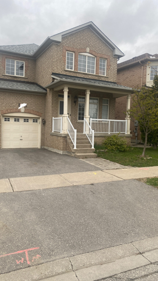 3 bed home in maple in Long Term Rentals in Markham / York Region