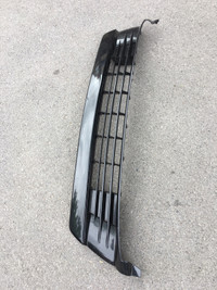 Toyota Prius 2012 a 2015 front lower grill 53102-47010