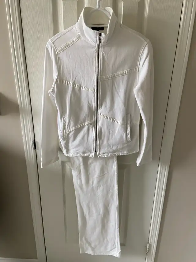Versace women’s tracksuit size XS  in Multi-item in Markham / York Region - Image 2