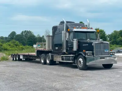 Looking to become an owner/operator? Big bunk Western Star, No DEF, fully equipped, with 48’ step de...