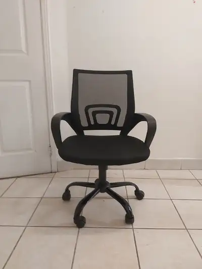 Black Mesh Office Chair – Excellent Condition, View more