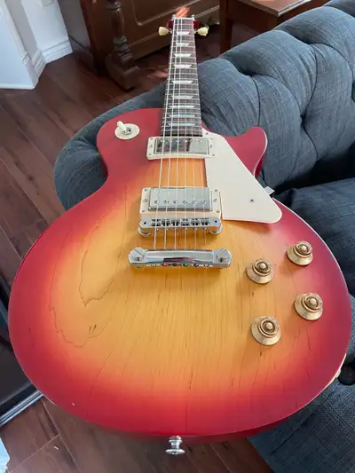 Gibson Les Paul Tribute in great condition. This guitar has been well maintained and cared for. Play...