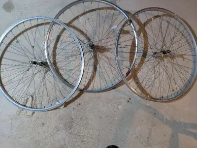 Deux (2) jantes (rims) en aluminium 28 pouces (28 x 1 5/8 -1 3/4 ) pour vélo hybride ou vélo de vill...