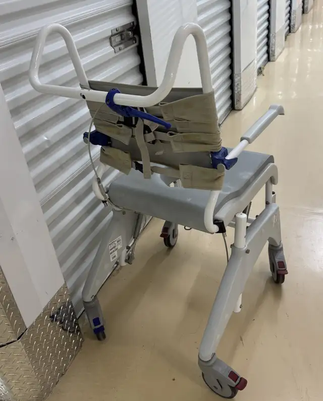 Shower Commode/Chair in Health & Special Needs in Ottawa - Image 4