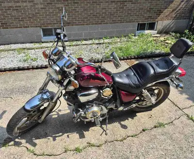 Looking to sell my 1985 Yamaha Virago 1000cc. 1100$ OBO. Rare model. It has a new battery, new spark...