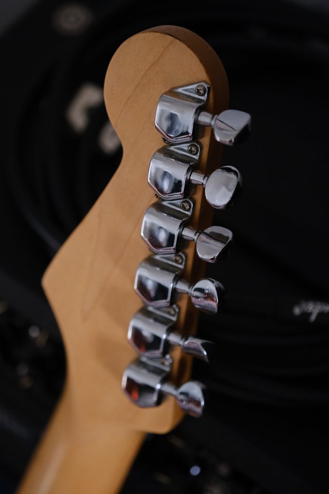 1993 Japan Squier Stratocaster in Guitars in City of Toronto - Image 8