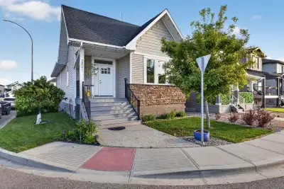 Call or Text me @ 306-539-6037 Welcome to 2801 Ridgway Ave, an exceptional R2000 energy-efficient 4-...