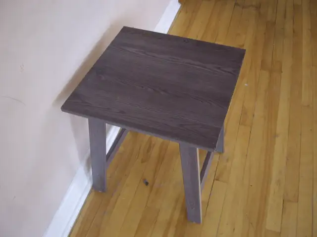 Heavy, sturdy, solid wood dining room table with 4 chairs - $99 in Dining Tables & Sets in City of Montréal - Image 6