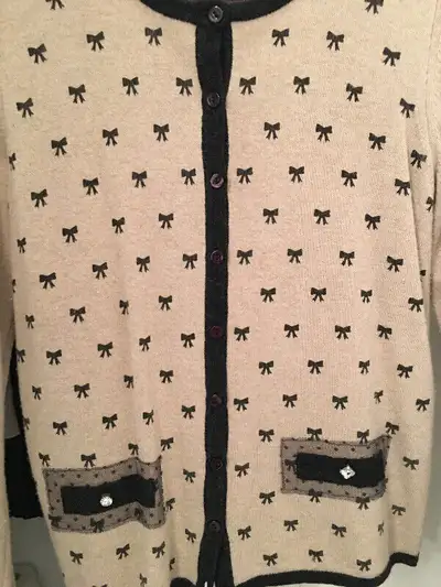 Sweater - woman’s. Cashmere and wool. Made in Italy, View more