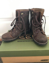Women's boots - size 6