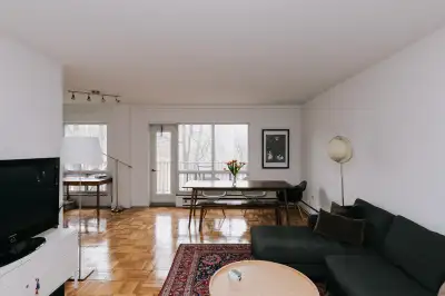 Spacious & bright 2-bedroom apartment (SUBLET)