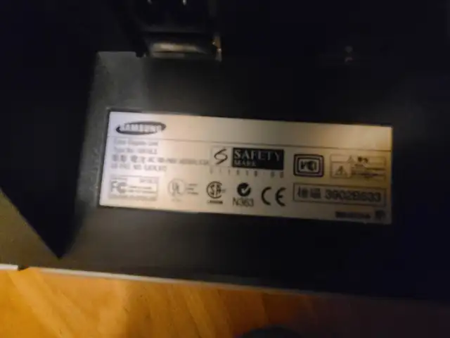 2 for $30 - USED OLDER MODEL COMPUTER MONITORS in Monitors in City of Toronto - Image 6