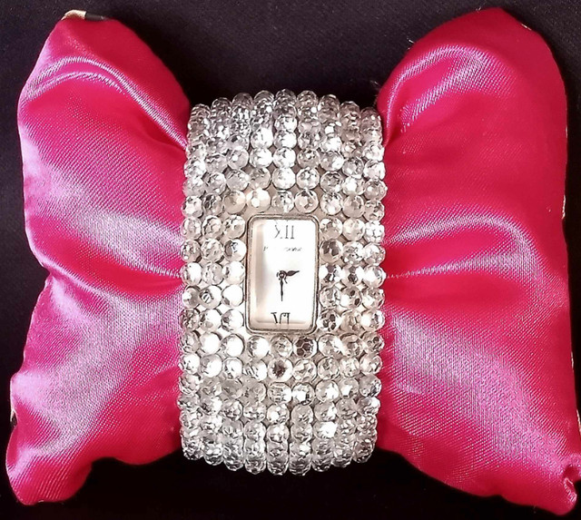 DAZZLING Vintage Betsey Johnson Crystal Cuff Watch w/NEW Battery in Jewellery & Watches in London - Image 4