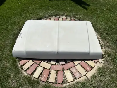 This is a rust-free, original hood from a Brick nose 1987-1991 Ford F150, F250, F350, or Bronco. The...