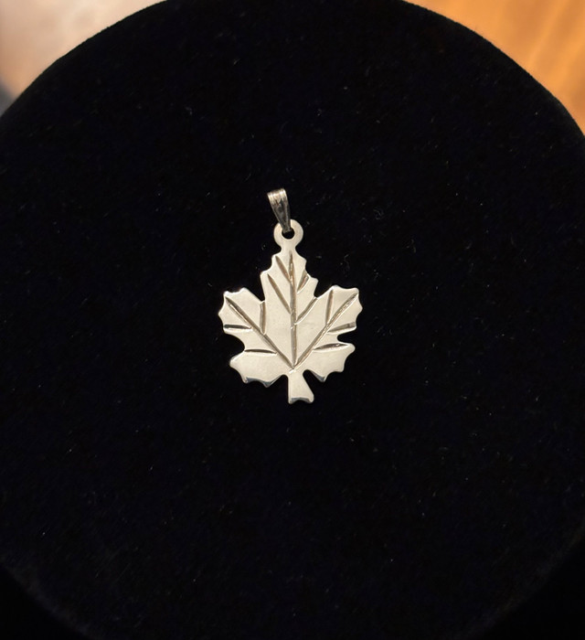 Sterling Silver Maple Leaf Pendant in Jewellery & Watches in Ottawa