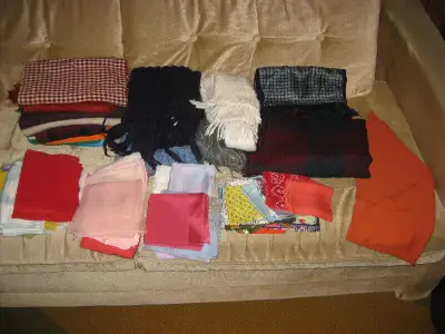 FOULARDS SOIE, COTON, LAINE -  VÊTEMENTS - BAS-CULOTTES - JUPONS, View more