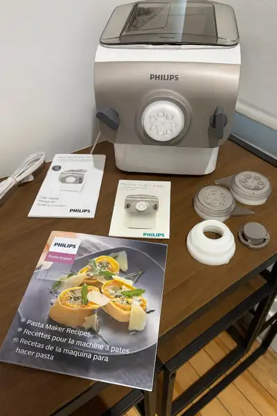 Machine à pâtes automatique Philips – Avec accessoires et livre, Voir plus