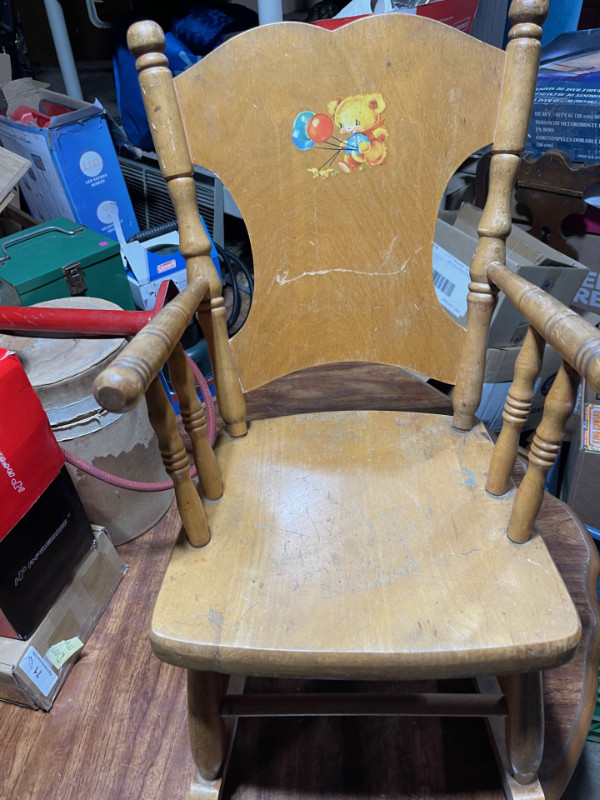 VINTAGE KIDS SIZE WOODEN ROCKING CHAIR #V1015 in Chairs & Recliners in Edmonton - Image 2