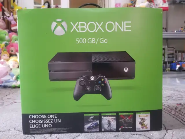 XBOX One console in original box with 1 controller and all wires in XBOX One in Markham / York Region - Image 2
