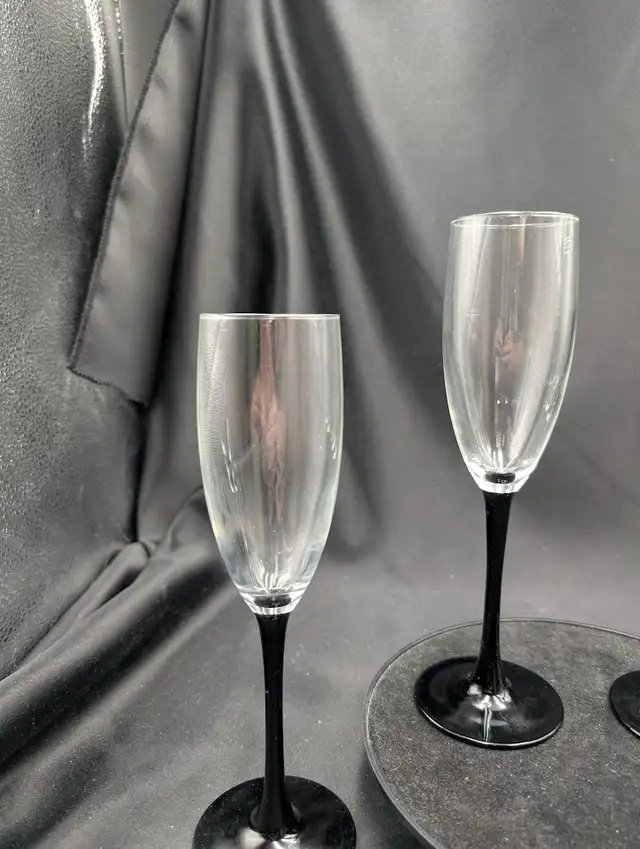 Luminarc Domino Black Stemmed Champagne Flutes Set of 4 in Kitchen & Dining Wares in Calgary - Image 4