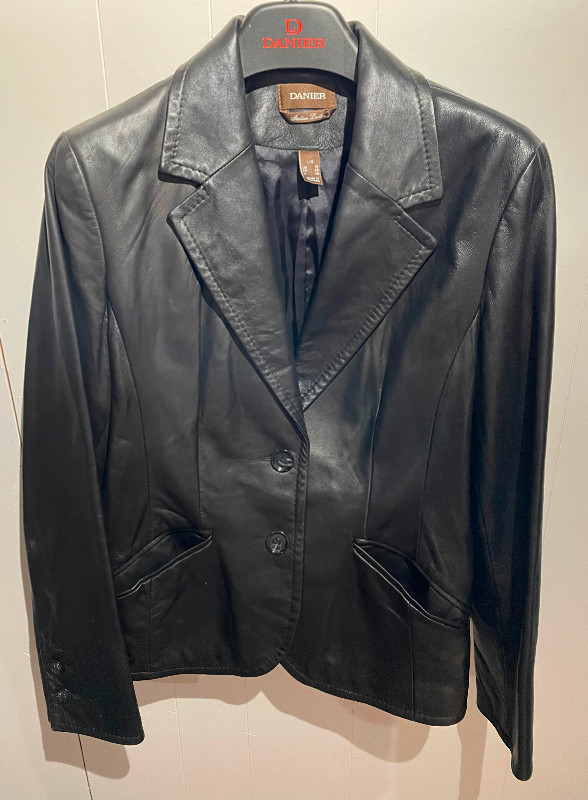 Danier Black Italian leather Blazer in Women's - Tops & Outerwear in Winnipeg