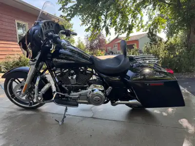 Vivid Black, Stage One, mustang seat, extras. Like new.