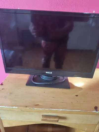 Tv 17 pouce a vendre neuve 50$ Urgent dois partir, View more