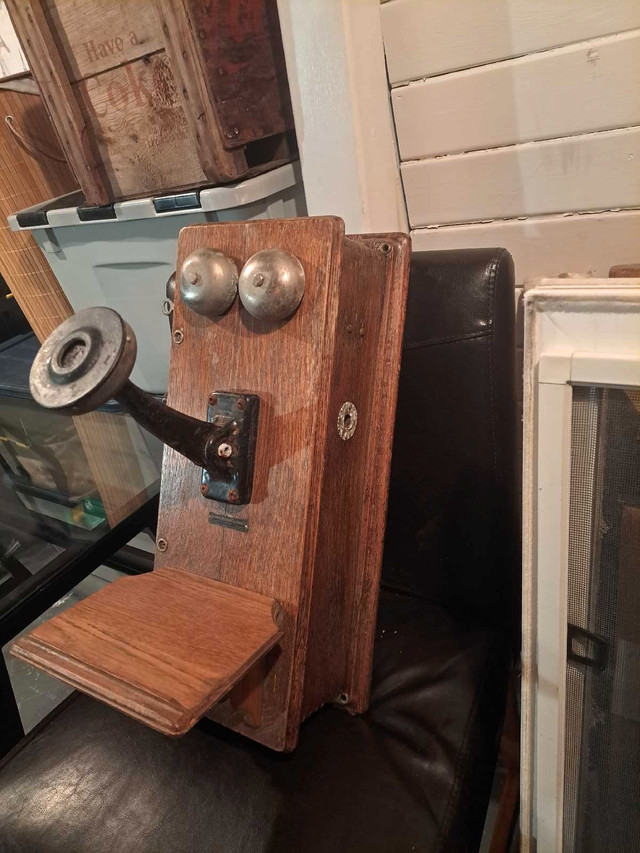 Antique Oak Wall Phone "Canada Independent Telephone Co." in Arts & Collectibles in Kitchener / Waterloo - Image 4
