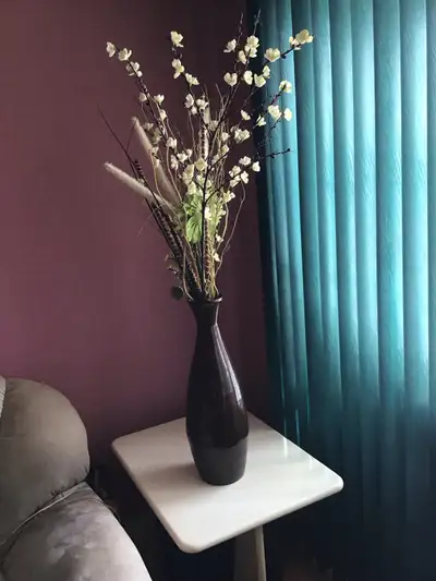 vase brun avec fleurs artificielles acheté chez bouclair , View more