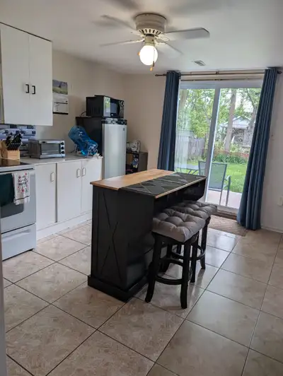 Room For Rent $800, August 1