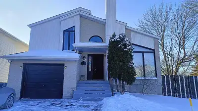 Colocation females only – Maison 3 chambres à louer | Fabreville, Laval Belle maison située dans un...