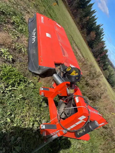 Purchased in August 2025 Only used on 2 fields DM2032 KT524607 Rear-Mounted Disc Mower 10'6" (3.2m)...