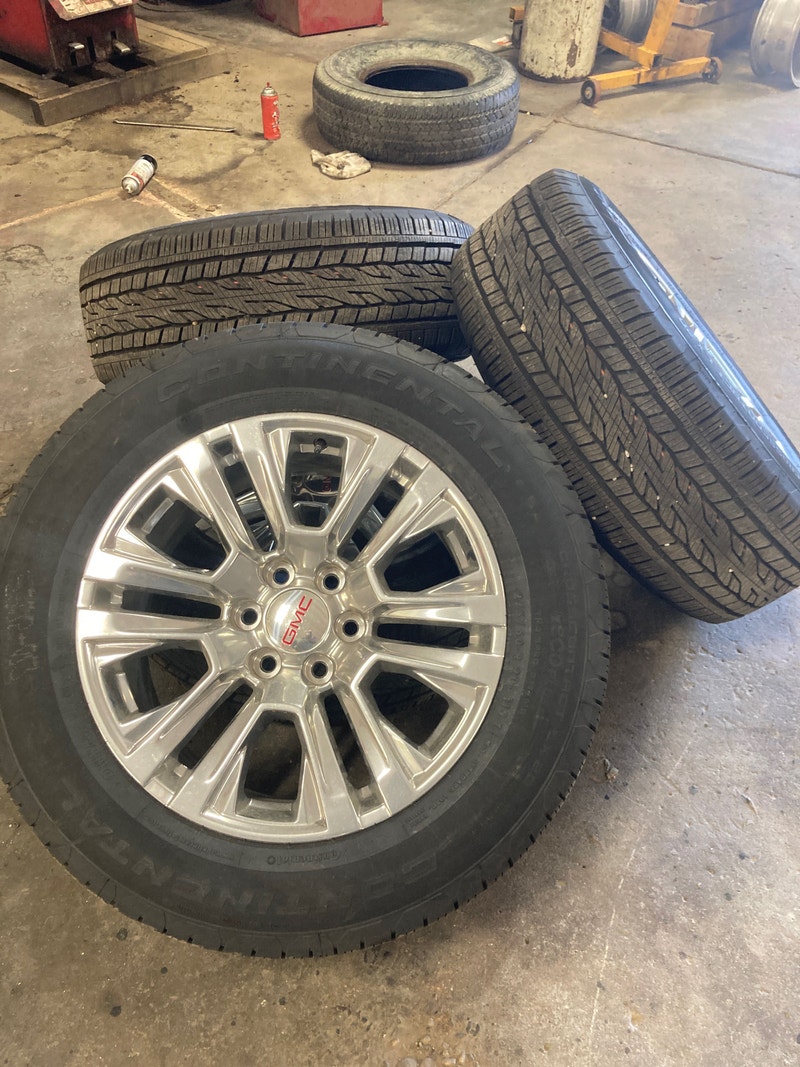 2022 Gmc Denali 20 inch alloy wheels and tires Tires & Rims