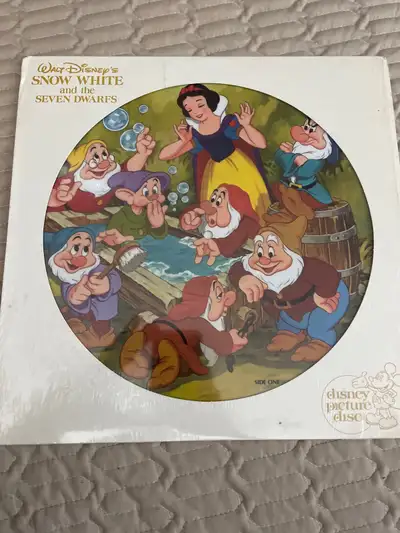 Snow White and the Seven Dwarfs -Disney Picture Disc, View more