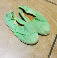 Canvas Toddler slip on /flats size 9