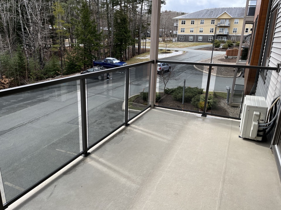 AVAILABLE NOW - MODERN 1 BEDROOM/1 BEDROOM APARTMENT 3