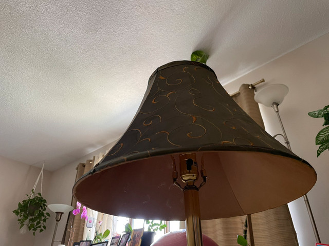 Brass Trilight lamp with beautiful green and gold satiny shade.  in Indoor Lighting & Fans in Regina - Image 4