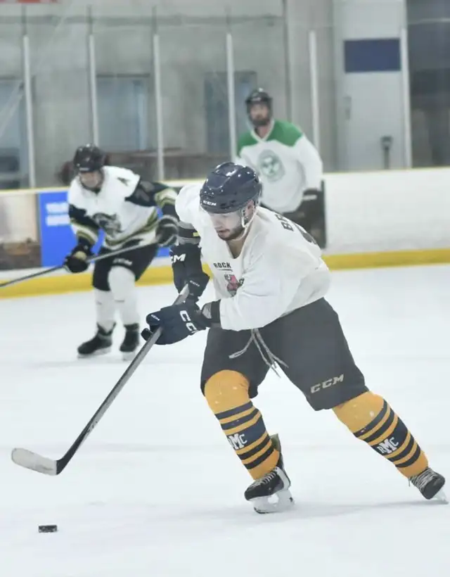 Pickup hockey64840304587011121