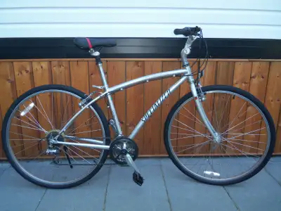 Vélo bicyclette hybride specialized, View more