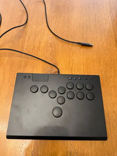 Selling a Razer Kitsune all-button fight stick, perfect for fighting games on PC or Playstation 5. T...