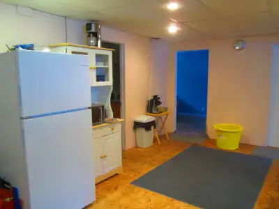 chambre à louer idéale pour travailleur. libre maintenant. a 10 minutes en voiture de la ville. non...