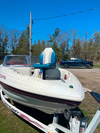 1998 Rinker bowrider with 3.0 litre mercruiser inboard outboard and trailer Comes with all safety ge...