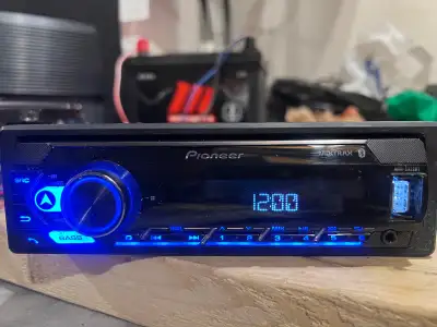 Pioneer MVH -S322BT General Features: digital media receiver with AM/FM tuner (does not play CDs) bu...