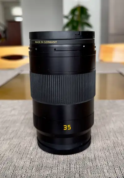 This Leica 35mm f2 Apo-Summicron-SL ASPH Lens. This lens comes boxed with instructions, lens shade,...