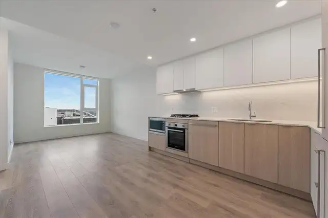 South Coquitlam – Modern 1 Bedroom Unit at SOCO