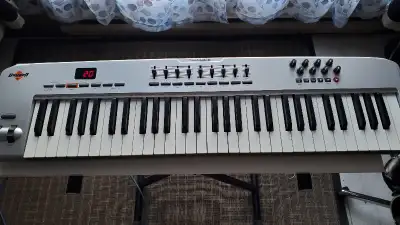 M-Audio Oxygen 61 midi controller, View more